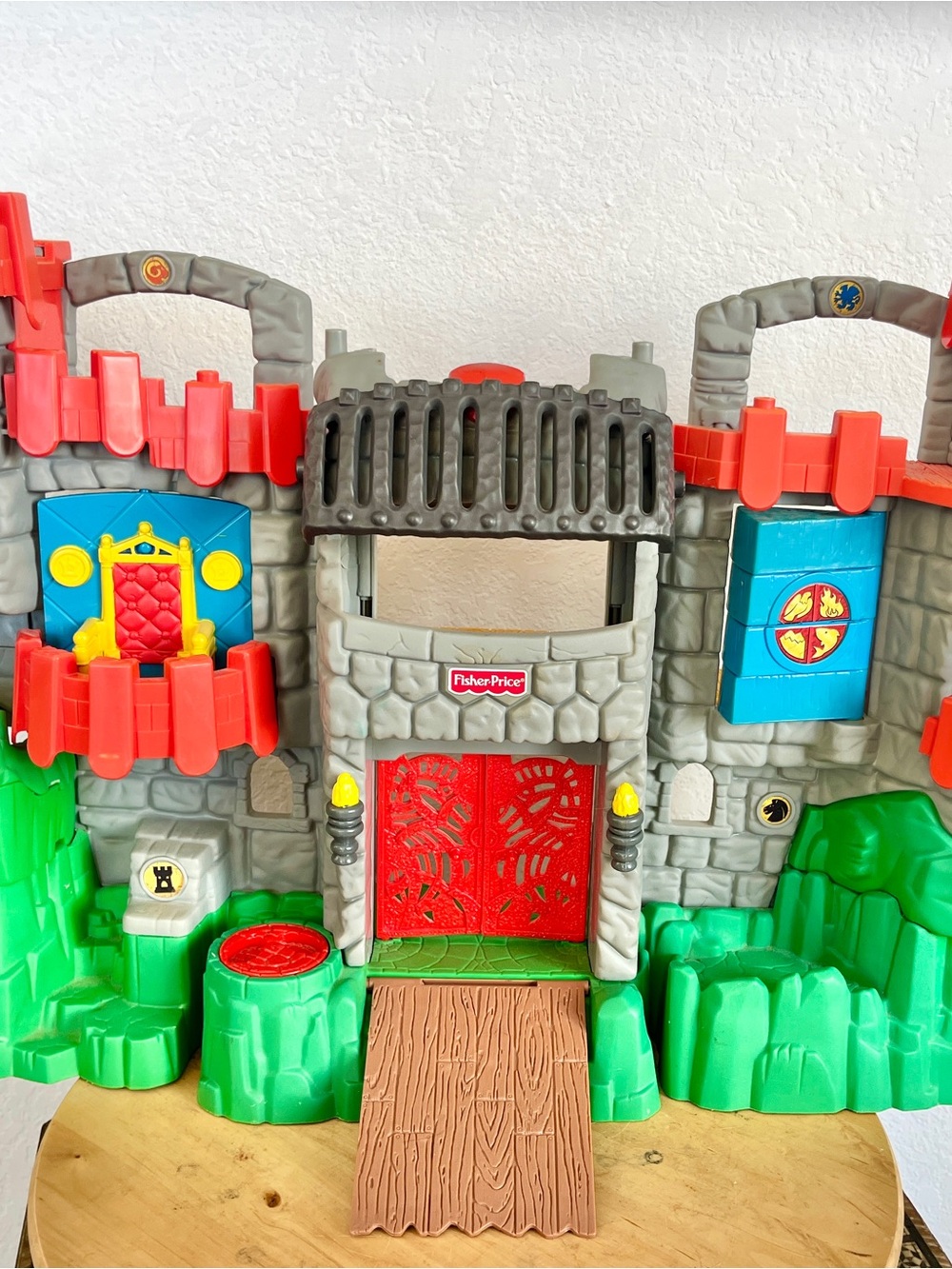 Vintage Fisher Price Mattel 2005 Imaginext Adventure Fold & Carry Castle Playset